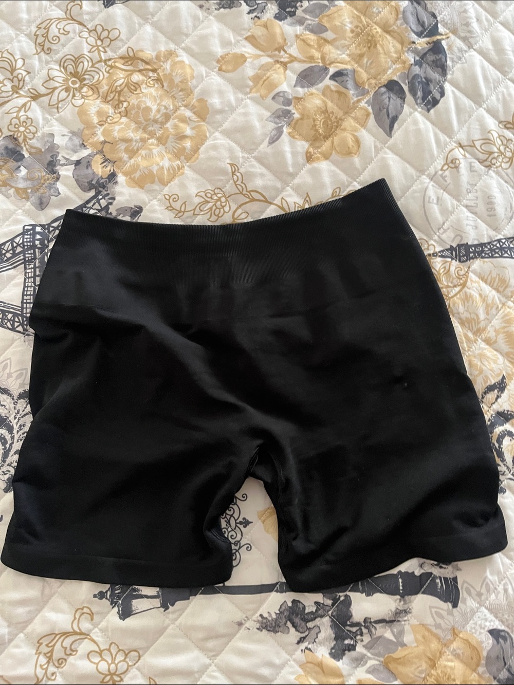 Alphalete Black women pump mid-rise shorts